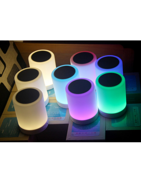 Kolorowa lampka LED z głośnikiem Bluetooth