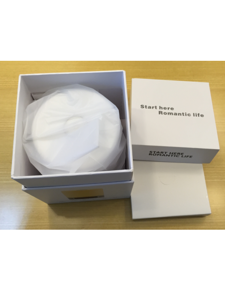 Kolorowa lampka LED z głośnikiem Bluetooth, zegarkiem i budzikiem